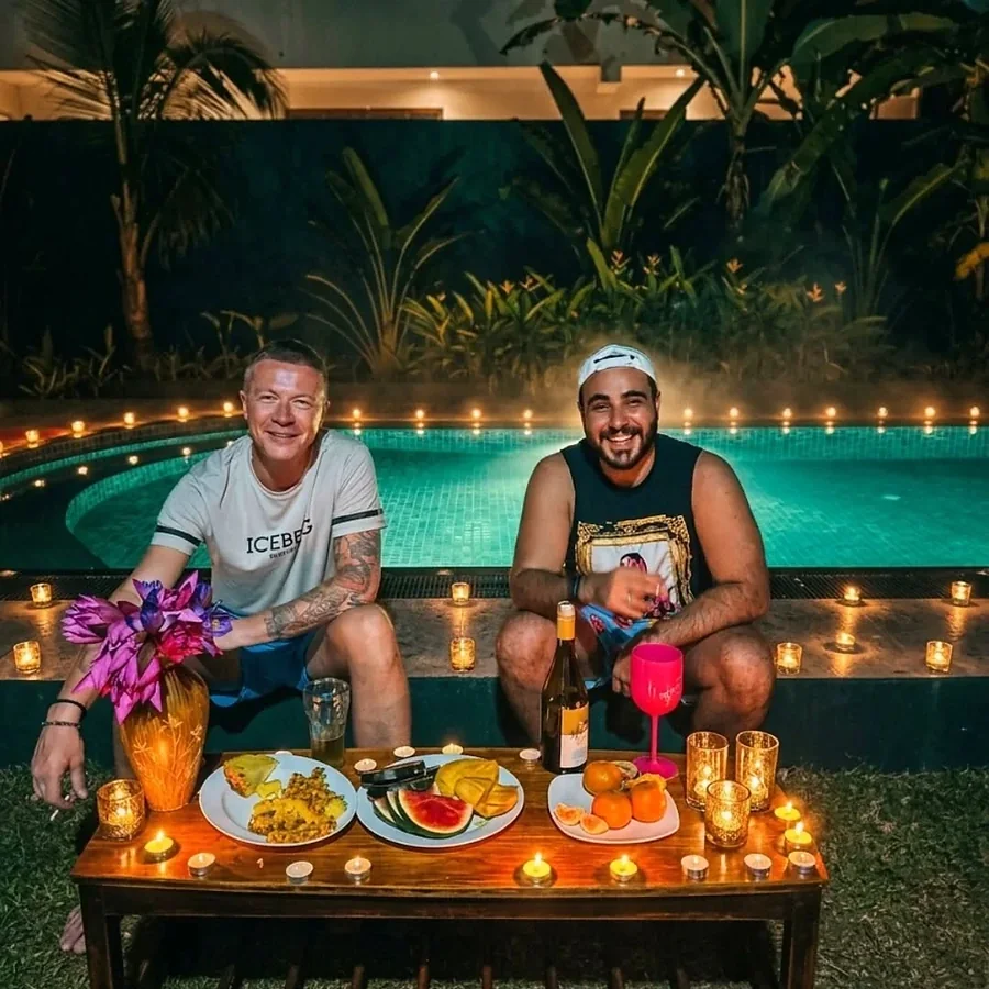 وقت جميل معاً بجوار المسبح — Syndeo Garden, هيكادوا